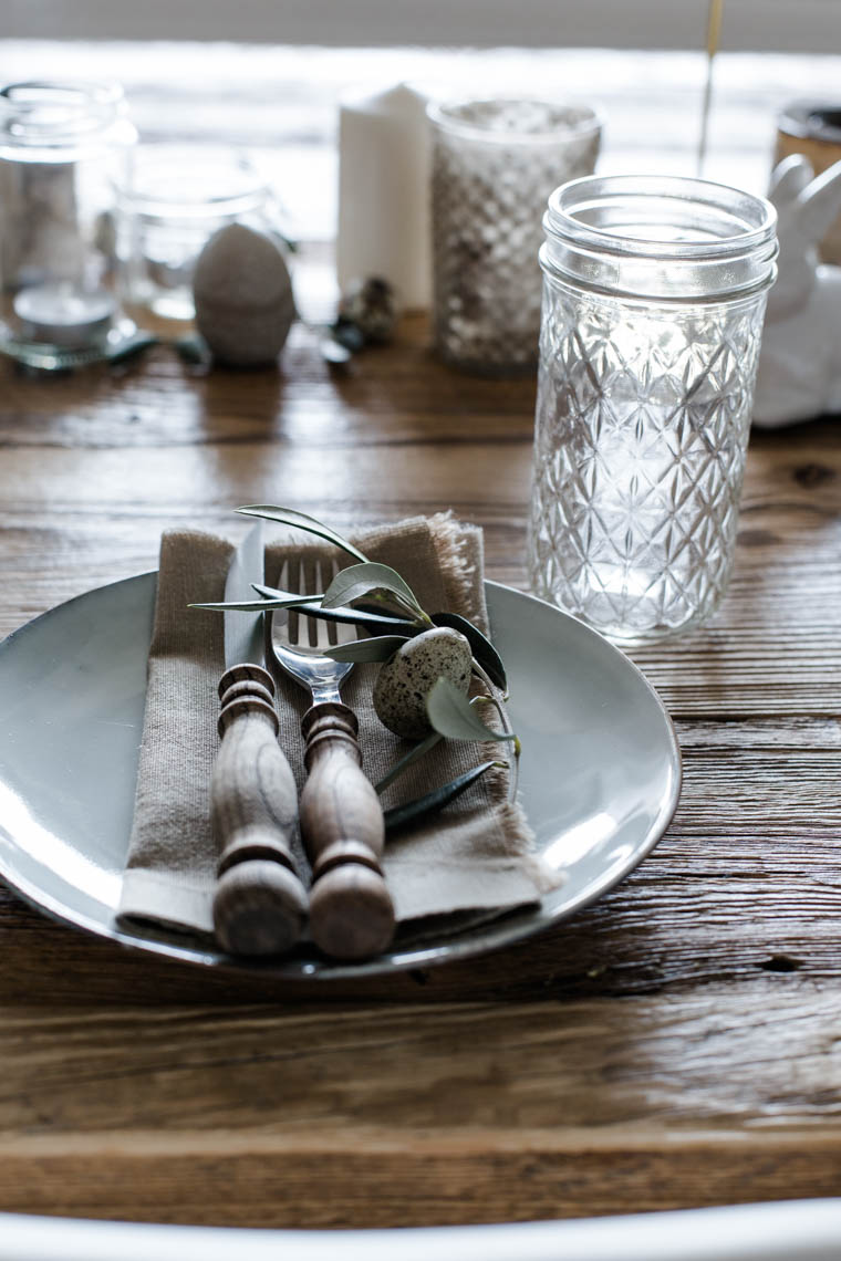Tischdeko für Ostern – rustikal und natürlich ohne Kitsch