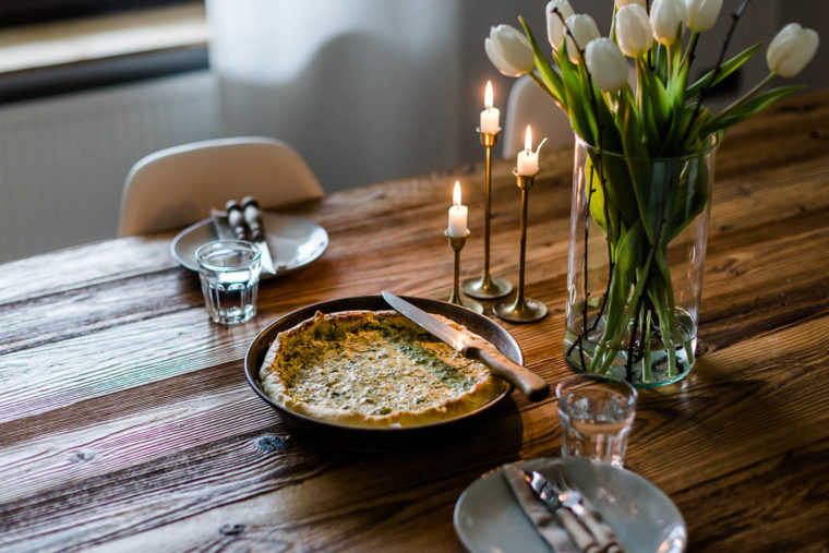 Schnelle Quiche mit Kräutern, Ricotta und Feta