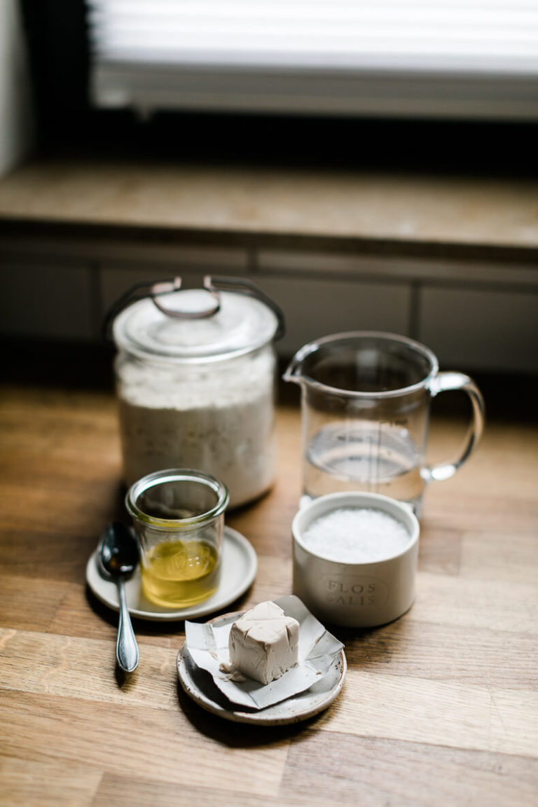 Herbstliche Focaccia mit roten Trauben &amp; geschmorten Zwiebeln